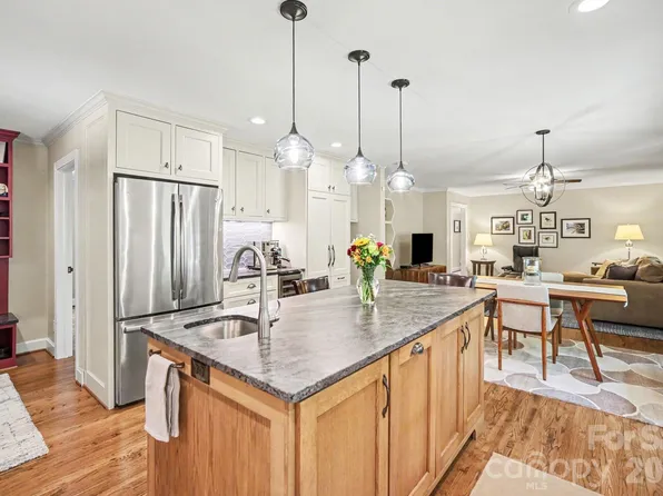 118 Lutomma Cir, Charlotte, NC 28270