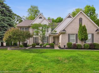 2891 Greenbrooke Ln, West Bloomfield, MI 48324