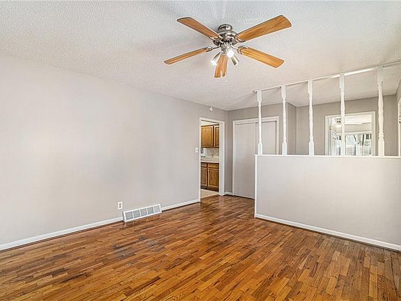 4th image of 302 N 18th St