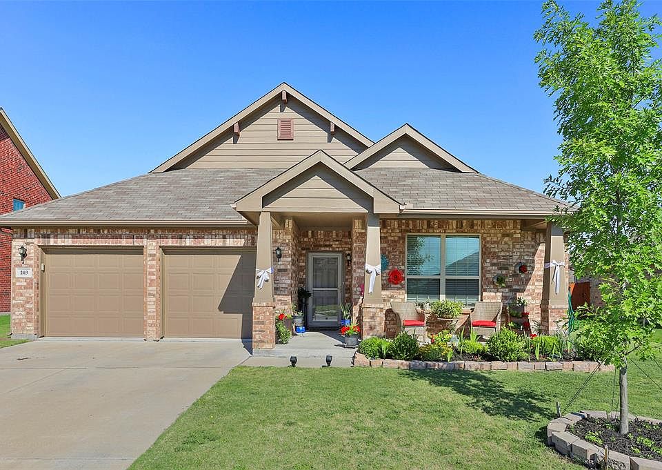 1st image of 203 Plantation Dr