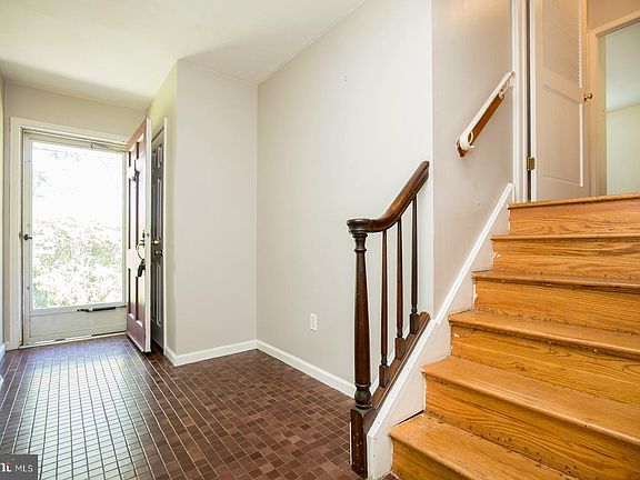 5th image of 433 Burns Ln