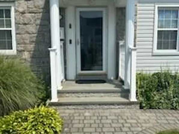 7 Hopatcong Ave, West Hempstead, NY 11552