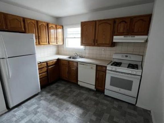4th image of 326 Huntington Ave