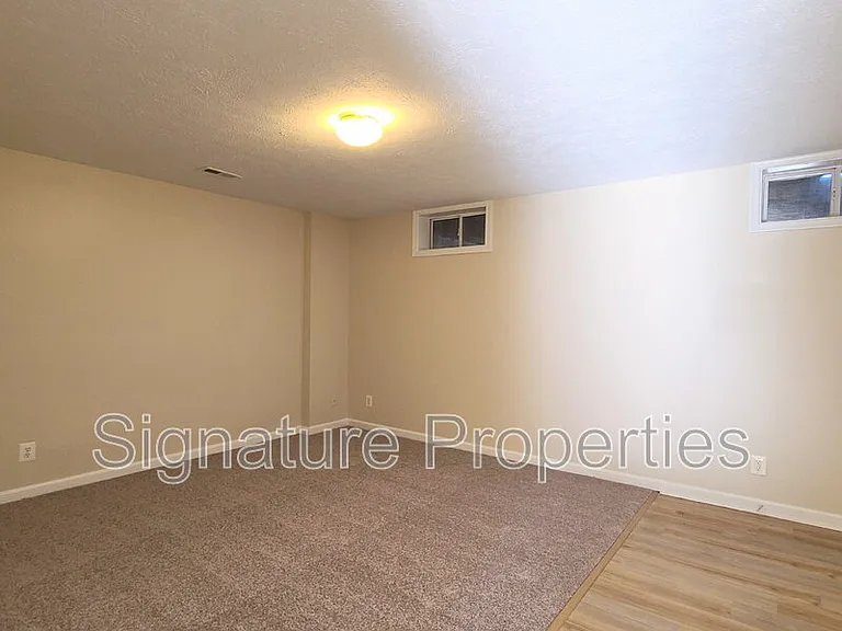 106 Regina Ln — Photo 9