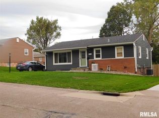 1910 Oak St, Bettendorf, IA