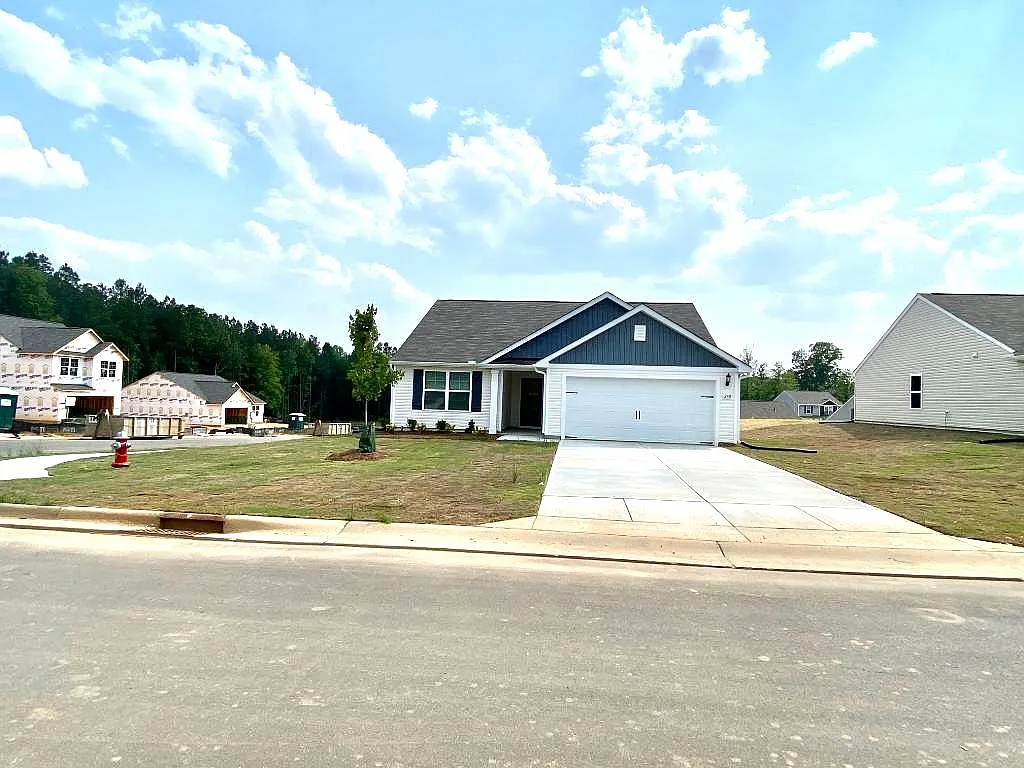 3 bed, 1317 sqft, $1,599 — Photo 1