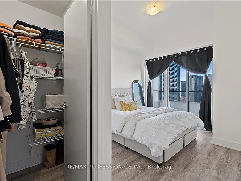 30 Shore Breeze Dr #1422 — Photo 18