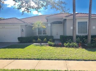 19300 N Hibiscus St, Weston, FL 33332