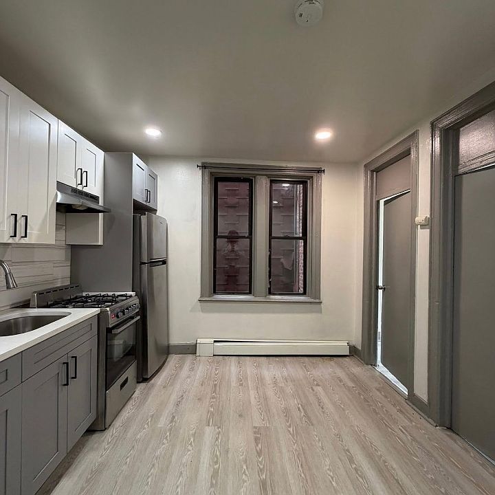 1st image of 836 Communipaw Ave Floor 1