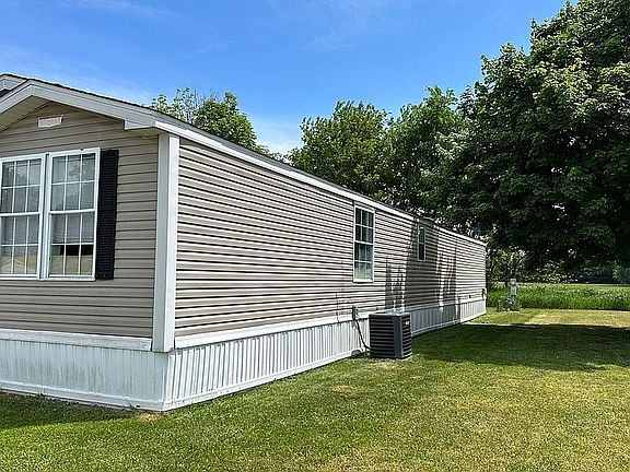 3rd image of 571 Red Bud Dr
