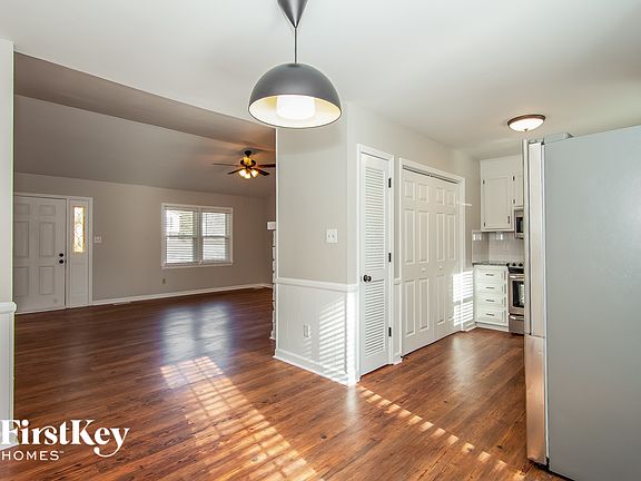 4th image of 2449 Amity Ave