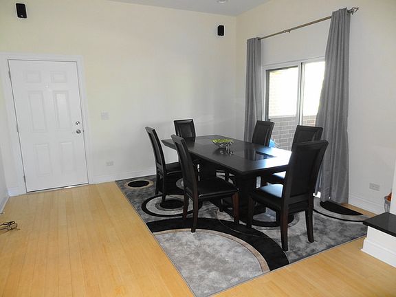 3rd image of 2921 W Glenlake St #4E