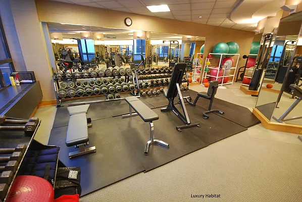 Rented by Luxury Habitat | media 9