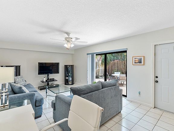 4th image of 702 NW 98TH Circle