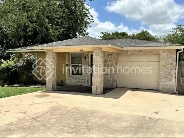 208 Ennis St, Waxahachie, TX 75165
