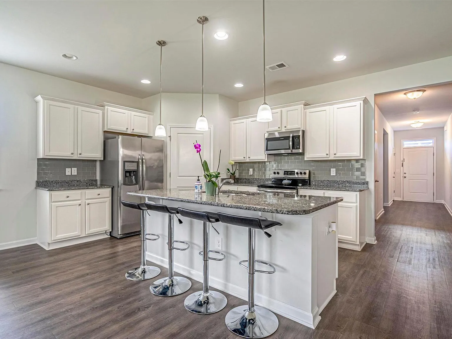 4 bed, 1876 sqft, $2,200 — Photo 4