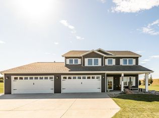 2721 Nicklaus Dr, Bismarck, ND 58503