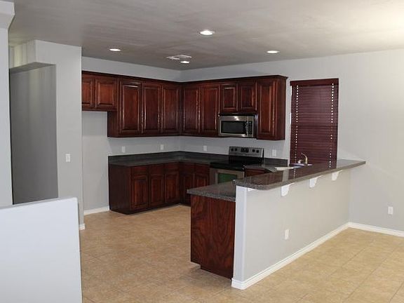4th image of 505 SW 121st Pl