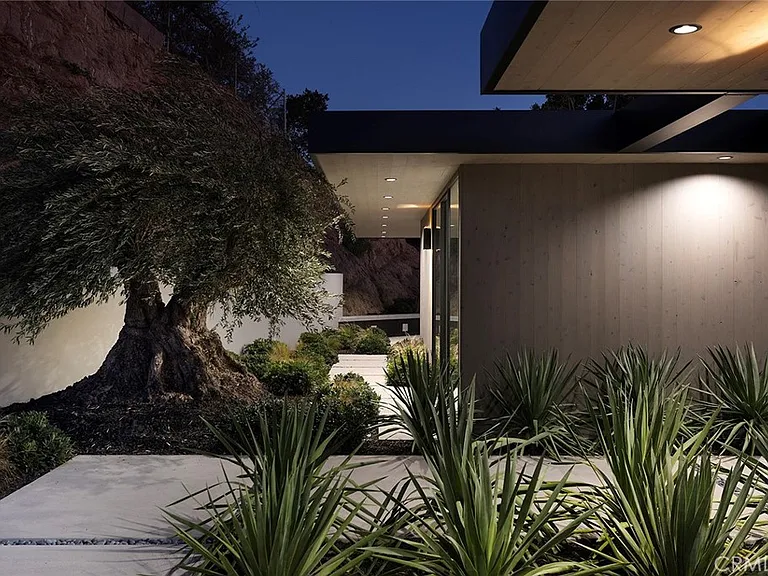 9015 Alto Cedro Dr — Photo 12
