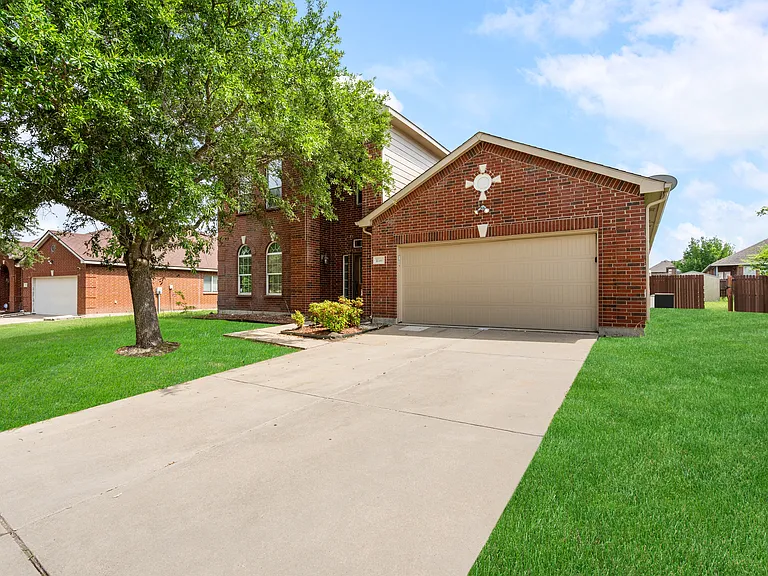 1738 Rock Ridge Dr — Photo 2