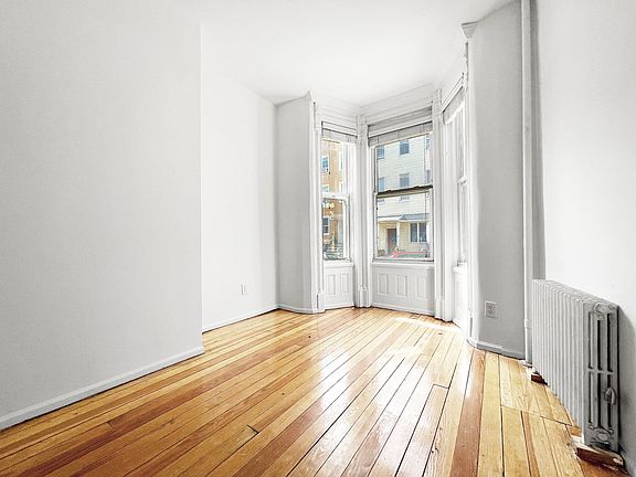 3rd image of 84 Newell St #1RR