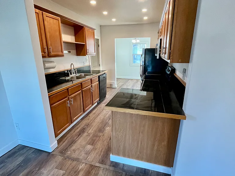 7432 S G St — Photo 4