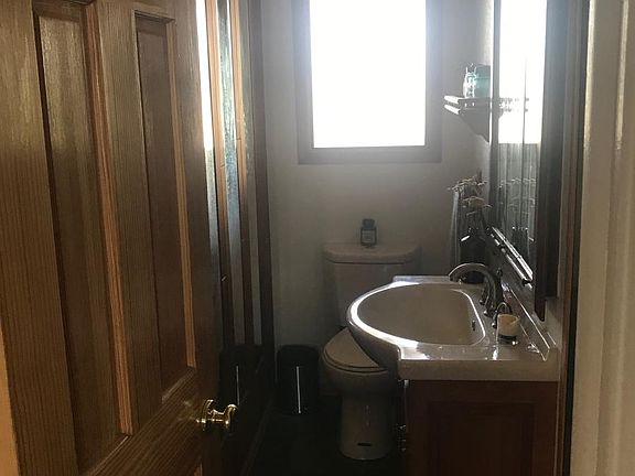 Full Bathroom 2