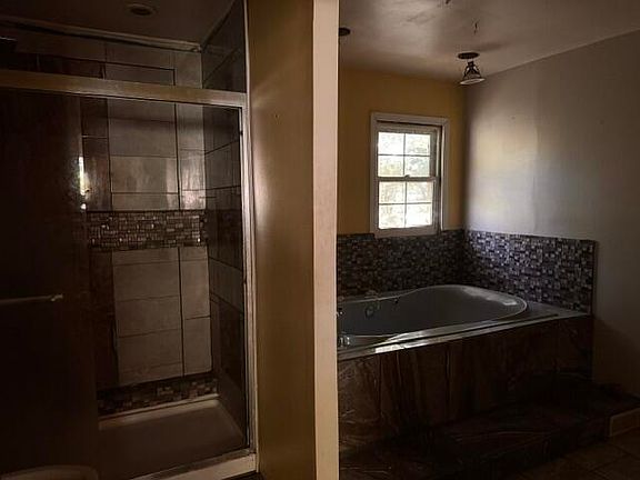 2nd image of 3851 Tennessee St
