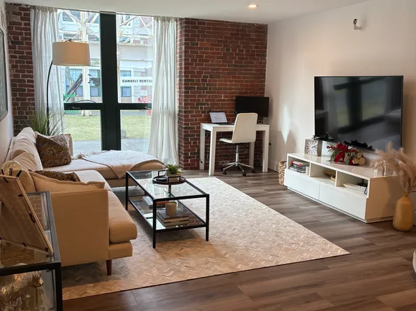 42 8th St APT 5111, Charlestown, MA 02129