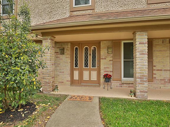 Welcoming front porch.