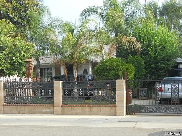 1st image of 211 E Grevillea St
