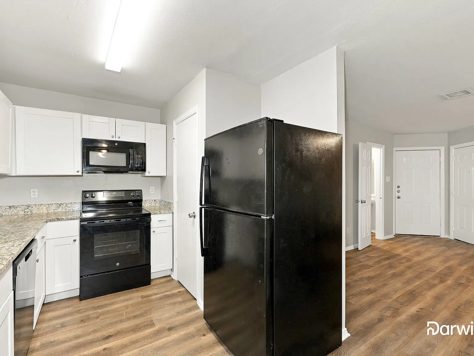 3 bed, 2.0 bath, 1347 sqft, $1,475 — Photo 2