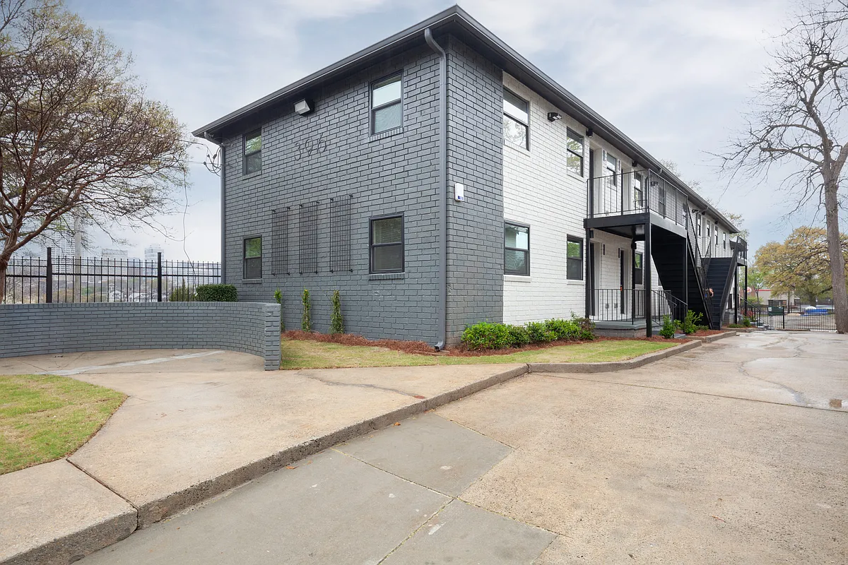 Building Photo - 396 Linden Ave NE #105
