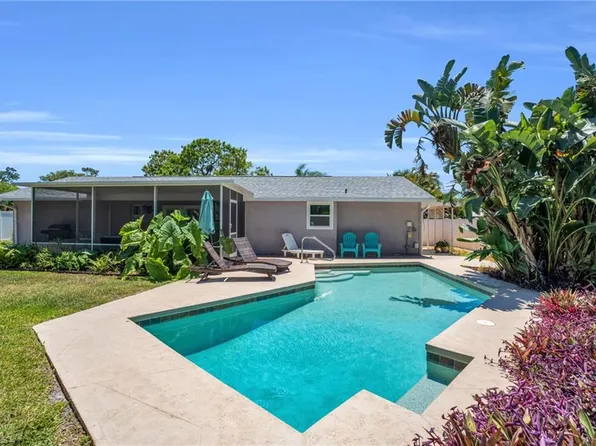 2681 Clipper WAY, NAPLES, FL 34104