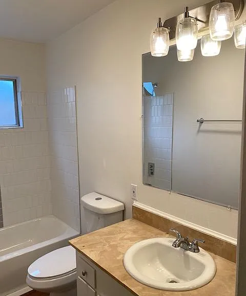 223 W Madison Ave — Photo 22