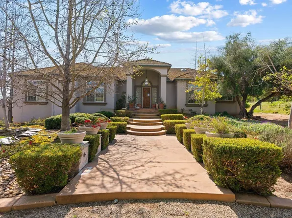 1035 Sleeping Indian Rd, Oceanside, CA 92057