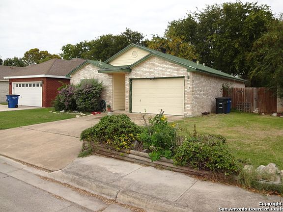 2nd image of 1651 Honeysuckle Ln