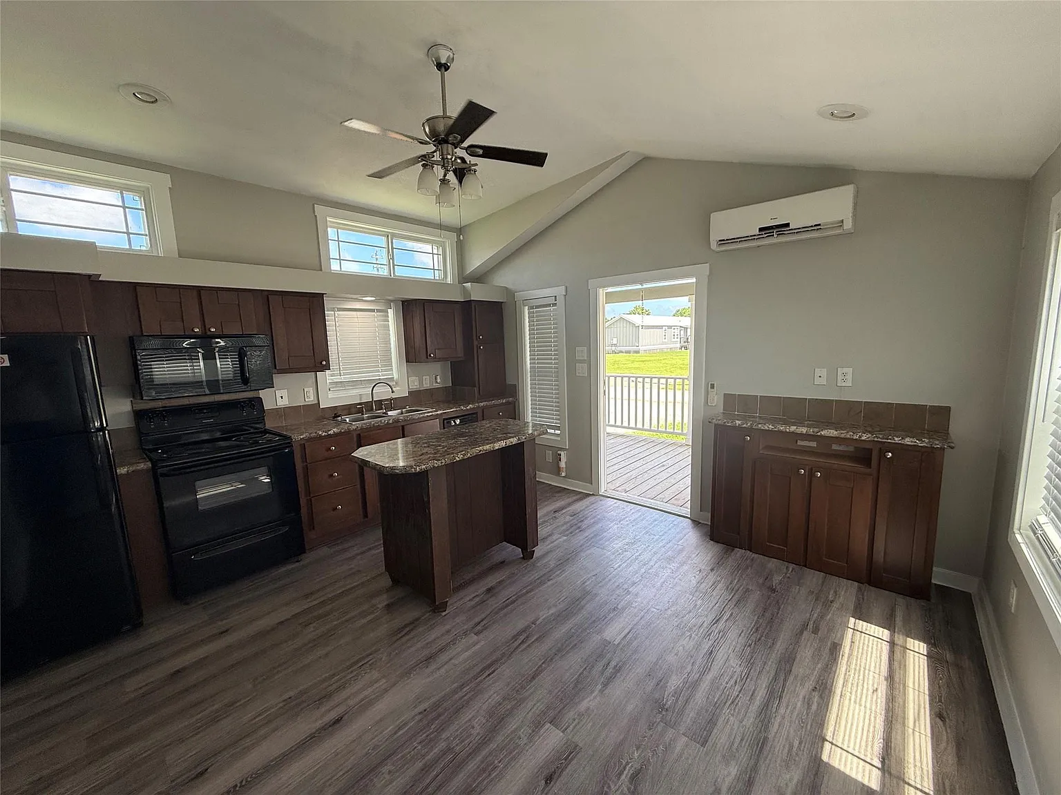 1 bed, 1.0 bath, 440 sqft, $900 — Photo 4