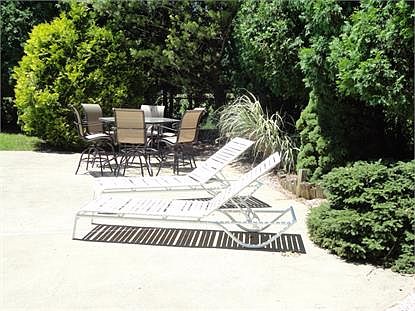 5th image of 23 W Gate Dr