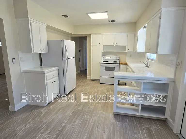 1406 Lemon St — Photo 6