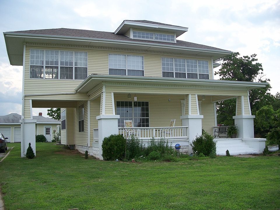 Front of the Ecclesiastical Prairie style home