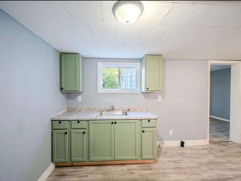 218 E 8th St #B — Photo 6