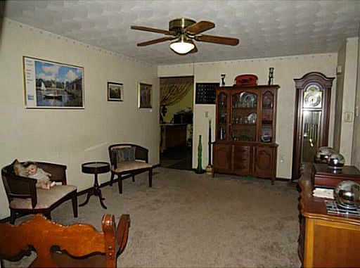 3rd image of 16 Osage Ct