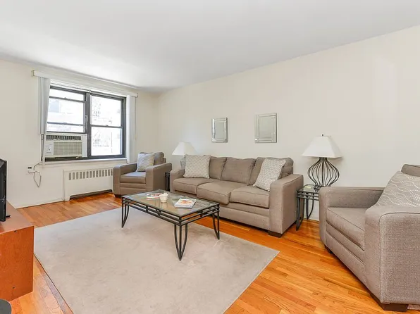 32-22 92nd St #204, Queens, NY 11369