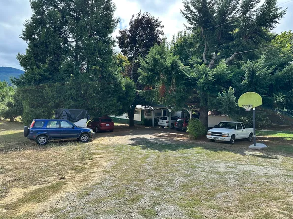 216 Mobley Dr, Azalea, OR 97410