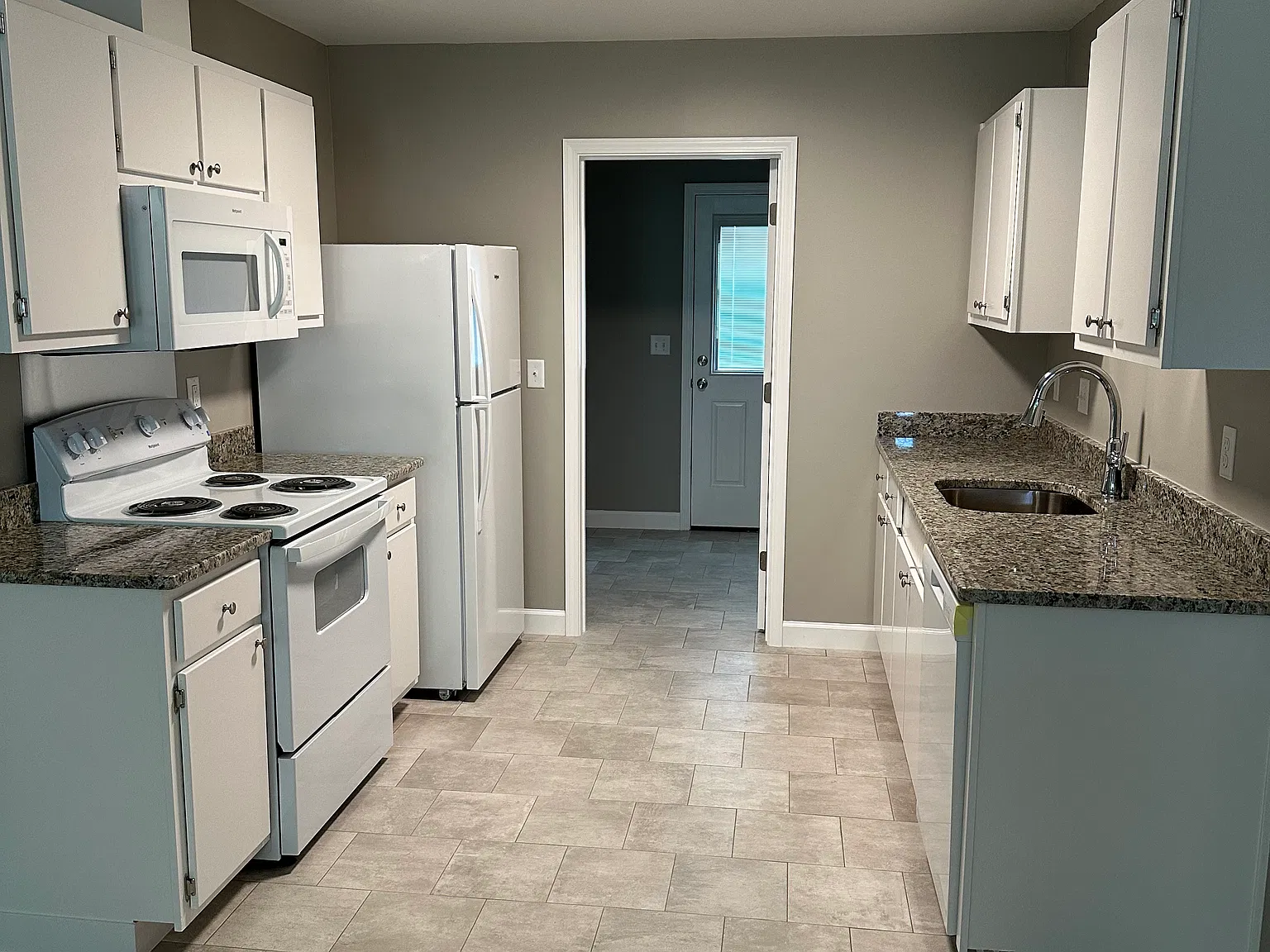 2 bed, 936 sqft, $1,400 — Photo 1
