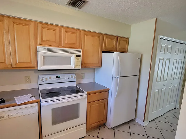 611 W Oak Terrace Dr — Photo 6