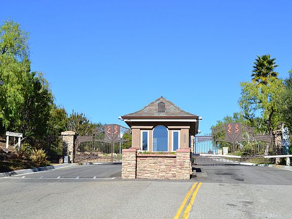 Iverrson Gate wiith Guard