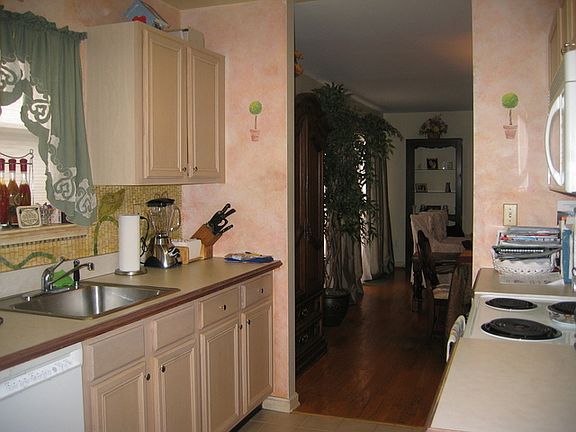 3rd image of 408 Cornwall Meadows Ln