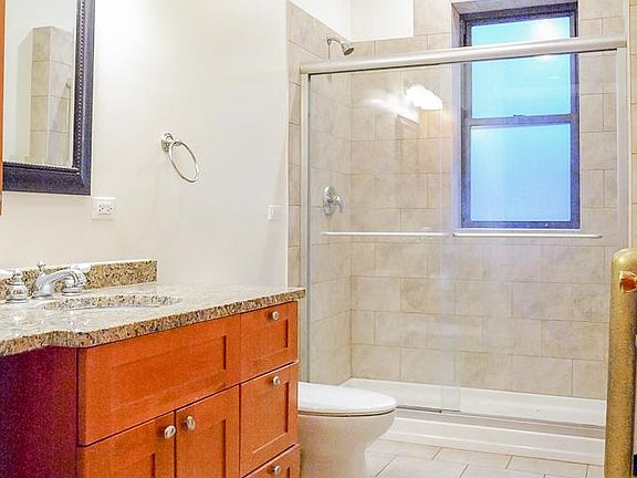 4th image of 6527 N Lakewood Ave #1